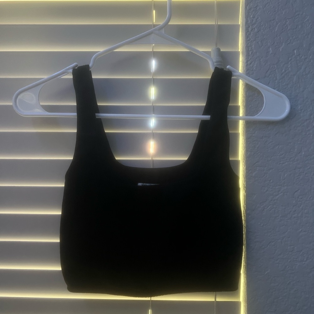 black square neck tank top from forever 21, size S